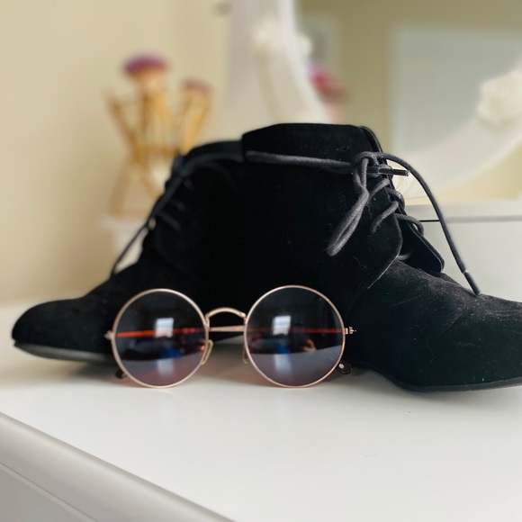 Black booties, size 6.5 - Picture 2 of 7